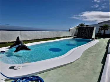 Mit Meerblick über Bananenplantagen Mit Meerblick über Bananenplantagen