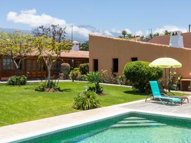 Ferienhaus auf einer Finca mit beheizbarem Pool und Meerblick