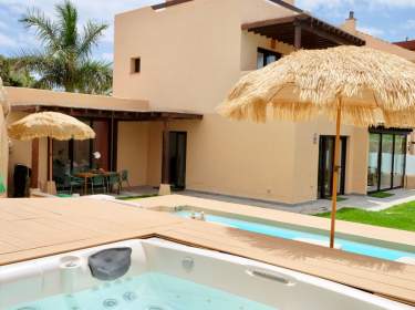 Ferienhaus mit Pool und Whirlpool Ferienhaus mit Pool und Whirlpool